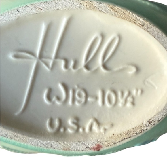 Hull Pottery Window Planter—Immaculate! Collectors, see the “W”! - Picture 4 of 4